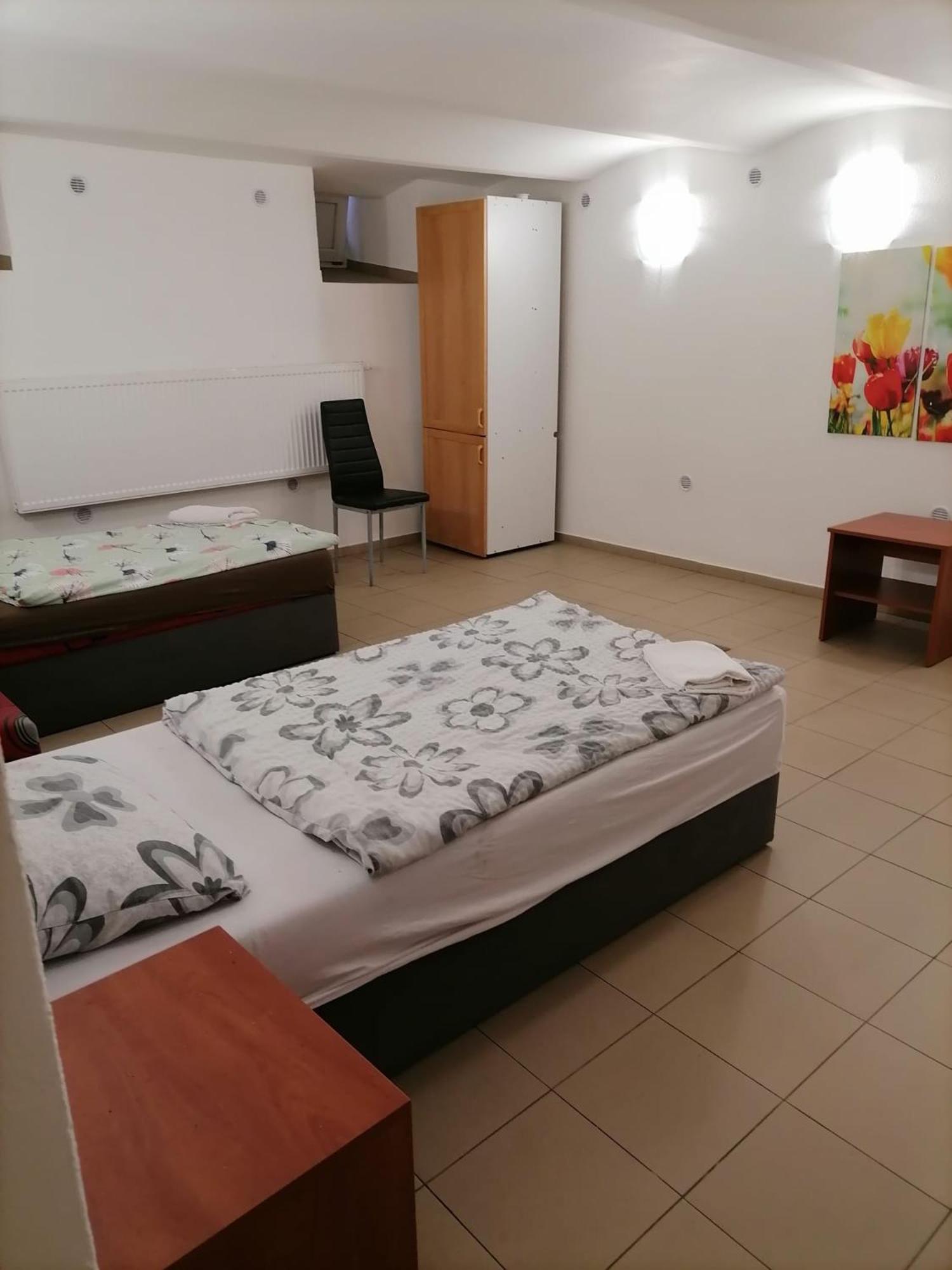 Apartment Κάρλοβι Βάρι Εξωτερικό φωτογραφία