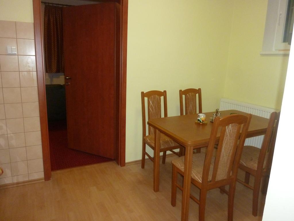 Apartment Κάρλοβι Βάρι Δωμάτιο φωτογραφία